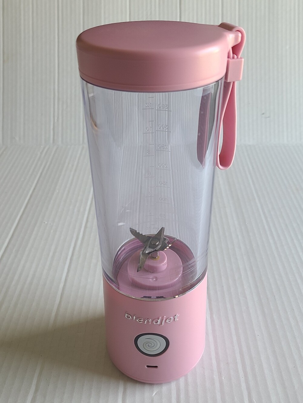 Pre'owned BlendJet 2 Portable Blender, 16 oz, Lavender Pink Color. Working
